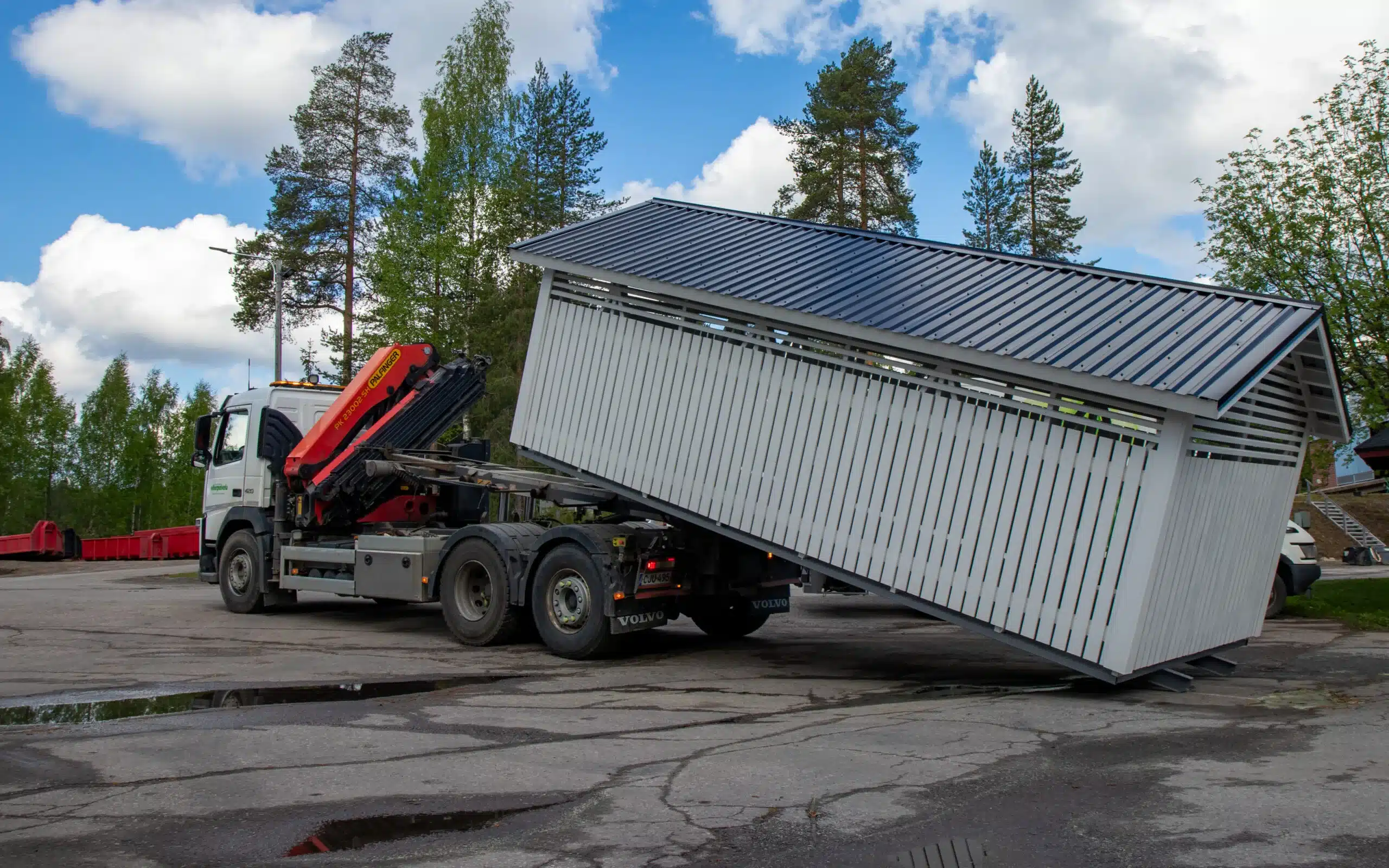 Roskakatoksen-kyytiinnosto-2023.jpg Roskakatoksen-kyytiinnosto-2023.jpg